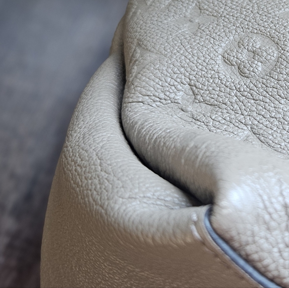 We Accept Offers Louis Vuitton Maida Hobo Turtledove Empriente - Picture 10 of 16